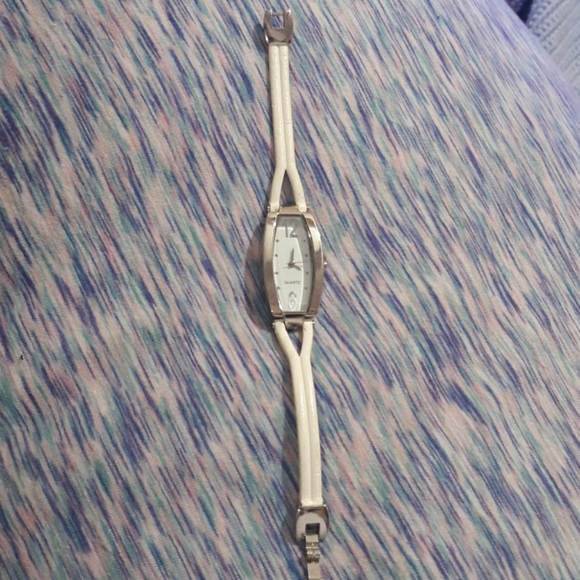 Ladies watch - Picture 2 of 2